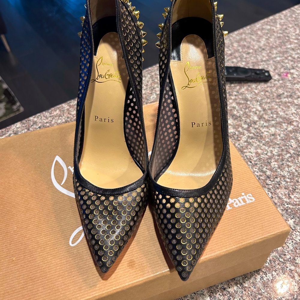 Christian LouboutinGUNI PUMP 100 CHALUMEAU/KID
BKA9
VERSION